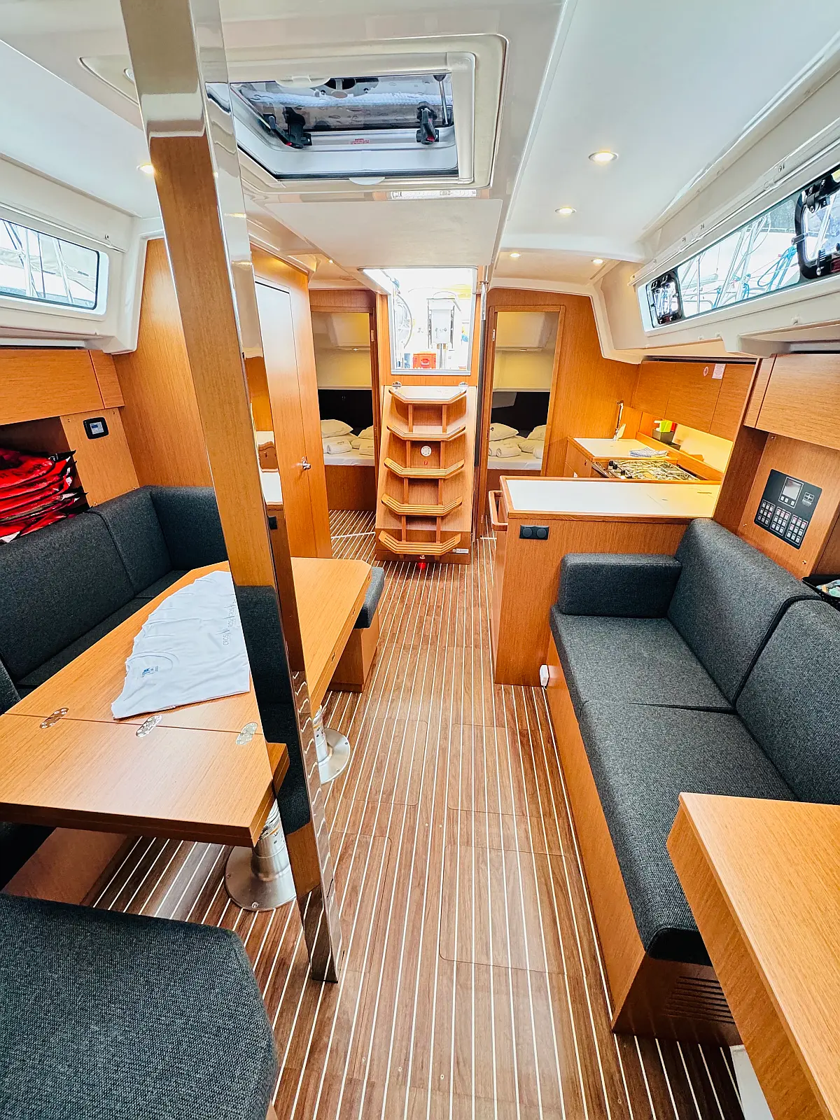 Bavaria C38 - 
